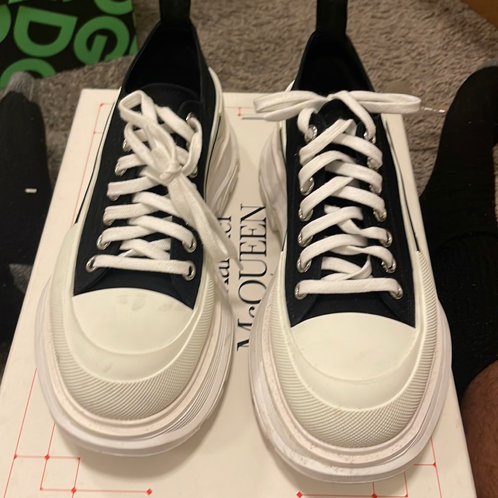 Alexander McQueen size 7 black and white great condition